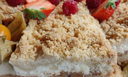 Kohupiimaga ja õunapüreega purukook