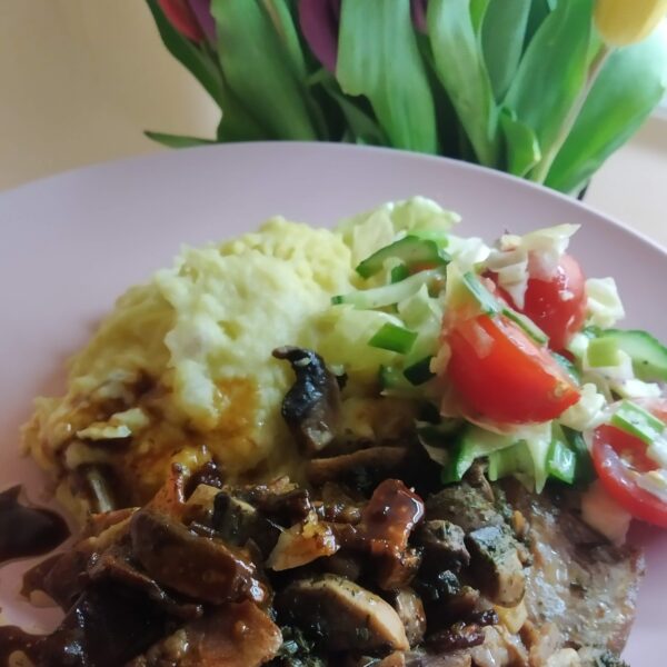 Ahjukala peekoni ja seentega