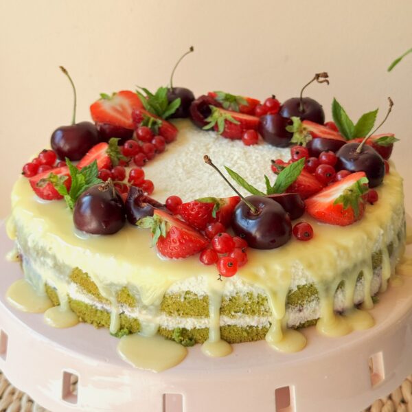 Kohupiima-maasikatort spinatibiskviidiga